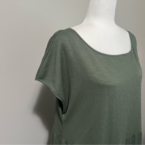 Love & Legend Cap Sleeve Green Tiered Midi Dress - Picture 4 of 12